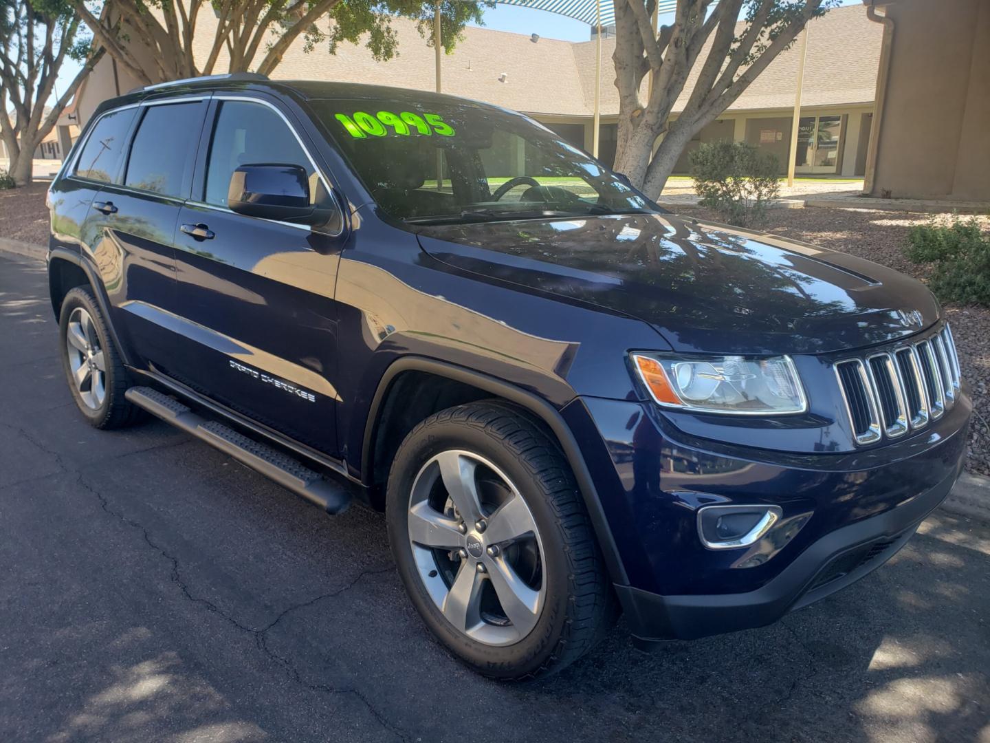 2014 /black Jeep Grand Cherokee laredo (1C4RJFAGXEC) with an 3.6L V6 DOHC 24V engine, 8 speed 4x4 transmission, located at 323 E Dunlap Ave., Phoenix, AZ, 85020, (602) 331-9000, 33.567677, -112.069000 - 2014 Jeep Grand Cherokee Laredo,......EXCELLENT condition,...... Ice Cold A/C front and rear, Clean Black interior with black cloth seats in near perfect condition, New brakes, Tune up, Touch scrren Stereo/CD player, satellite compatible, Phone sync, Bluetooth, This suv is gorgeous inside and out, I - Photo#2